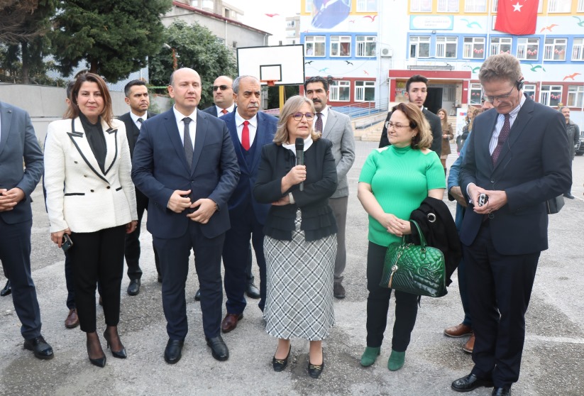 AB destekli prefabrik okul öncesi sınıflar, büyükelçilerin katılımıyla açıldı