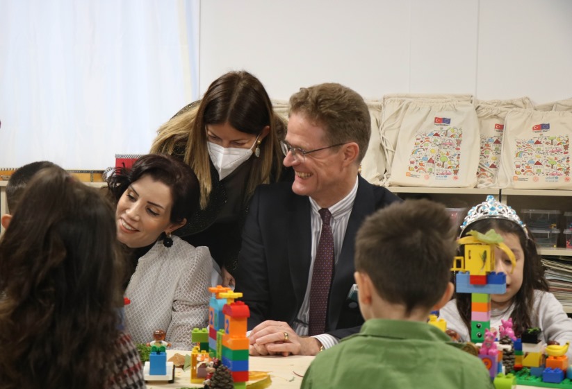 AB destekli prefabrik okul öncesi sınıflar, büyükelçilerin katılımıyla açıldı