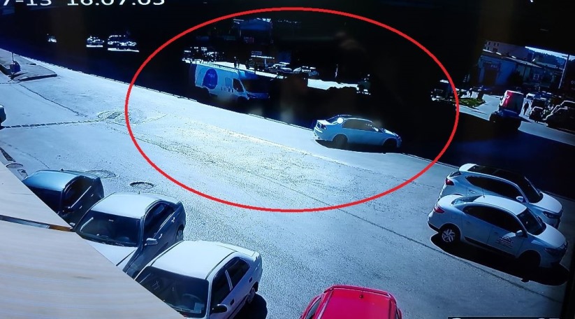 Samsun'da minibüs otomobile çarptı