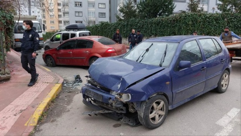 Samsun'da 3 kişinin yaralandığı kaza kamerada