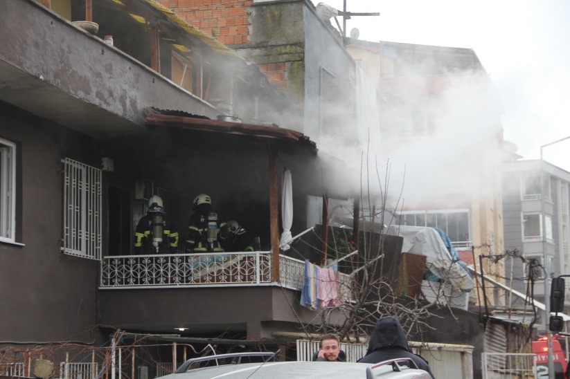Samsun'da elektrikli battaniye evi yaktı