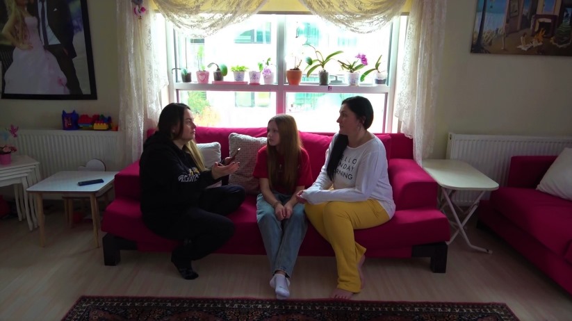 Samsunlu aile savaş mağduru anne ve kızına evlerinin kapılarını açtı