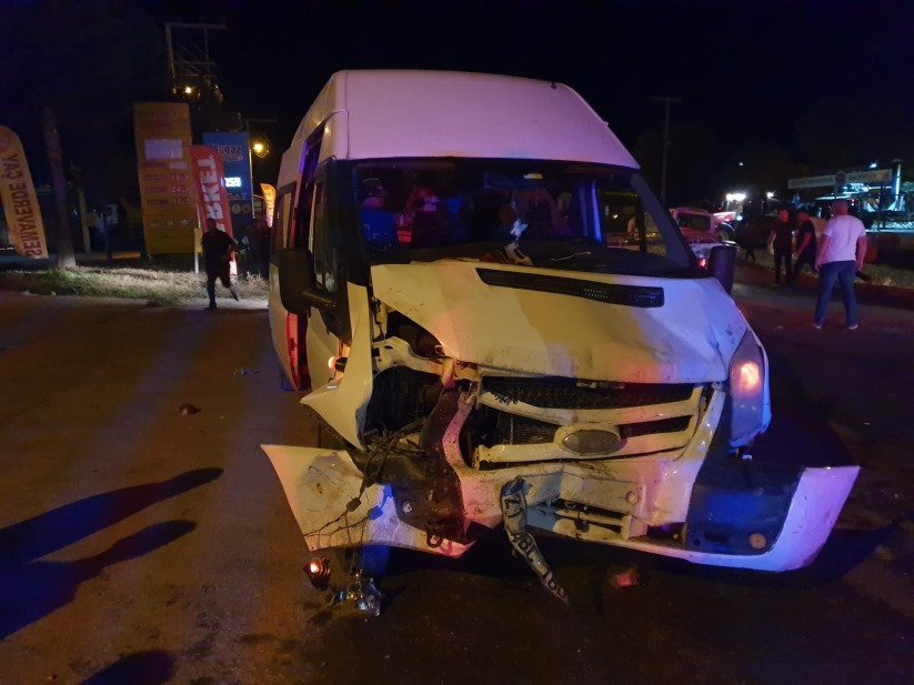 Samsun'da fındık işçilerini taşıyan minibüs kaza yaptı! Ölü ve yaralı var