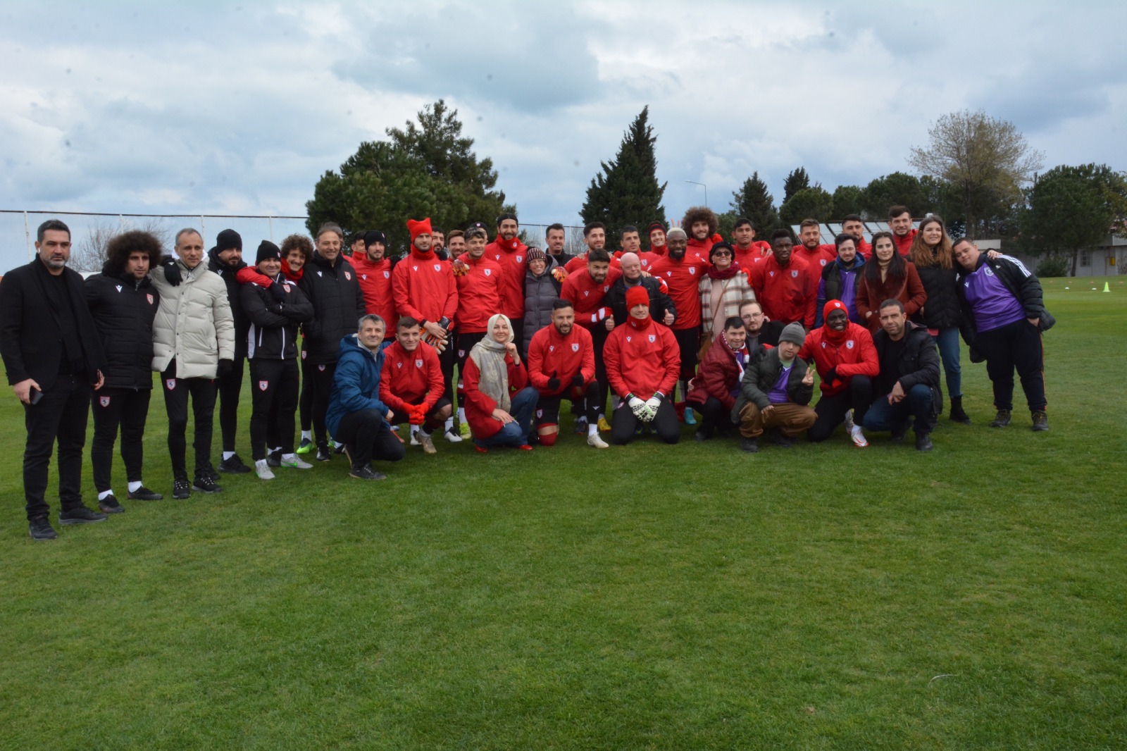 Down Sendromlu çocuklar, Samsunsporlu futbolcularla buluştu