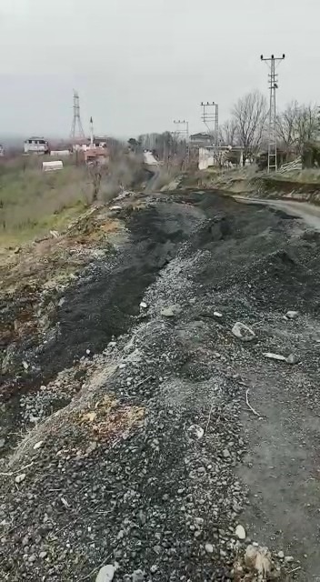 Samsun'da 21 mahallenin kullandığı yol çöktü!