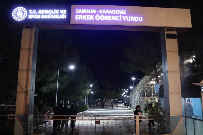 Samsun'da yemeklerden zehirlendiklerini iddia eden öğrenciler eylem yaptı