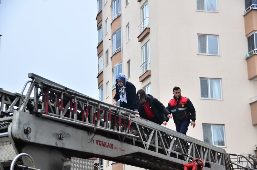 Samsun'da çıkan yangında 8 kişi mahsur kaldı!