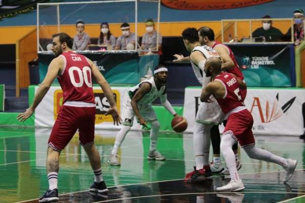 Akhisar Belediye Basket evinde Samsunspor'a takıldı