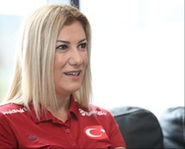 Necla Güngör Kıragası: 'Kadın futbolunun lokomotifi' 