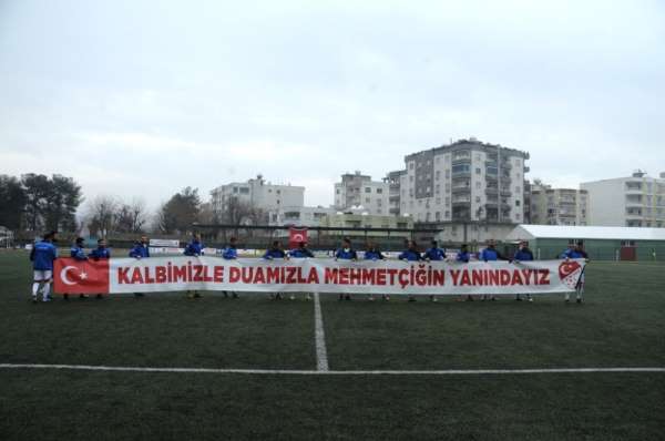 Cizrespor'dan Mehmetçiğe pankartlı destek
