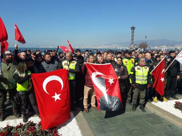 İzmirli motosikletli kuryeler şehitler için konvoy düzenledi 