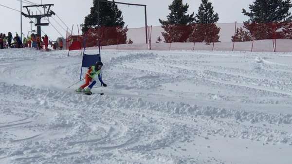 Alp Disiplini kayak yarışmaları Sarıkamış Cıbıltepe Kayak Merkezi'nde başladı 