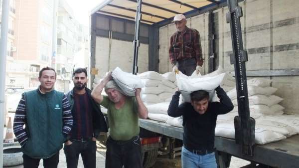 Burhaniye'de yazlık ekilişler başladı gübre satışları arttı