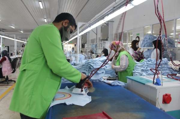 Elazığ'da normalleşme süreciyle birlikte tekstilde seri üretim başladı