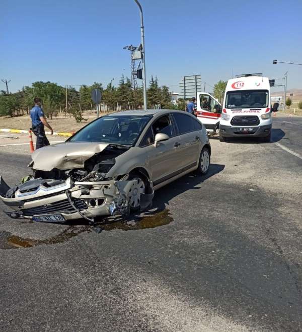 Kırıkkale'de trafik kazası: 3 yaralı