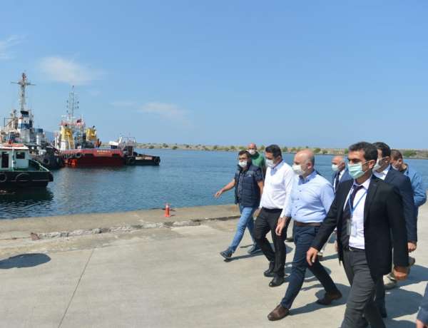 Bakan Karaismailoğlu Giresun Limanı'nda incelemelerde bulundu 