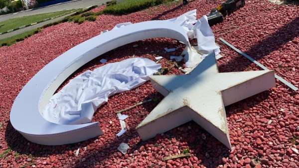 Türk Bayraklı Peyzaj düzenlemesine çirkin saldırı 