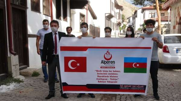 Azerbaycanlı gençler savaşmaya hazır 