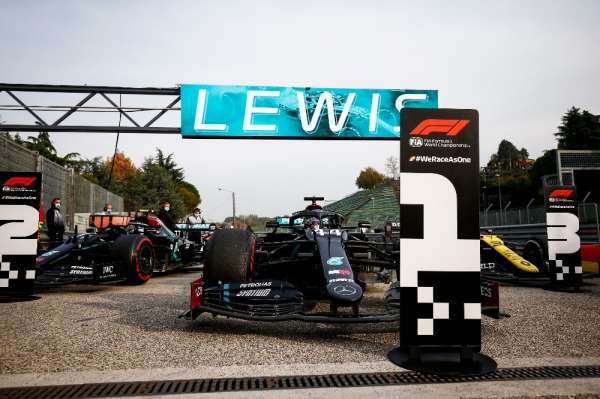 Hamilton kazandı, Mercedes üst üste 7. kez şampiyon oldu 