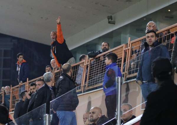 Adanaspor taraftarından oyunculara ve yönetime tepki 