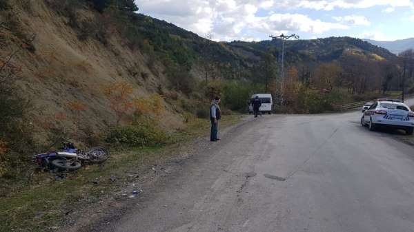 Türkeli'de motosiklet ile minibüs çarpıştı: 1 yaralı 