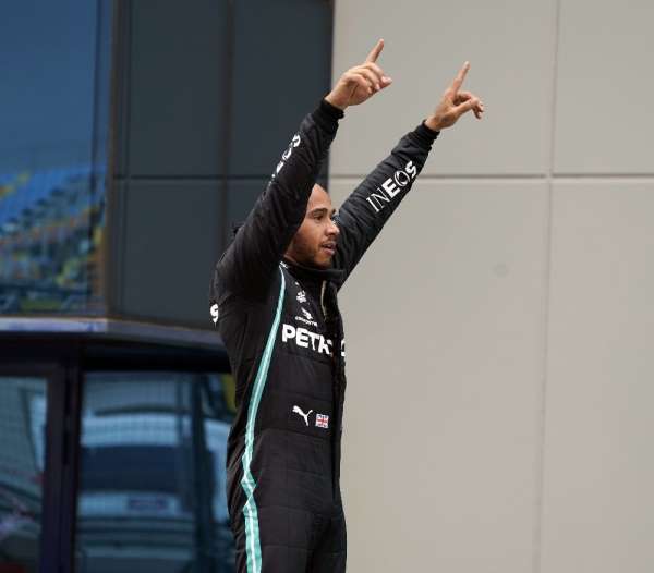 Lewis Hamilton korona virüse yakalandı 