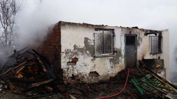 97 yaşındaki adamın evi ile birlikte 10 bin lirası da kül oldu 