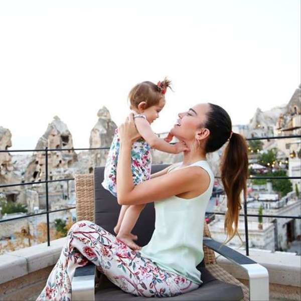 Gizem Zor ünlüleri ağırlamaya devam ediyor