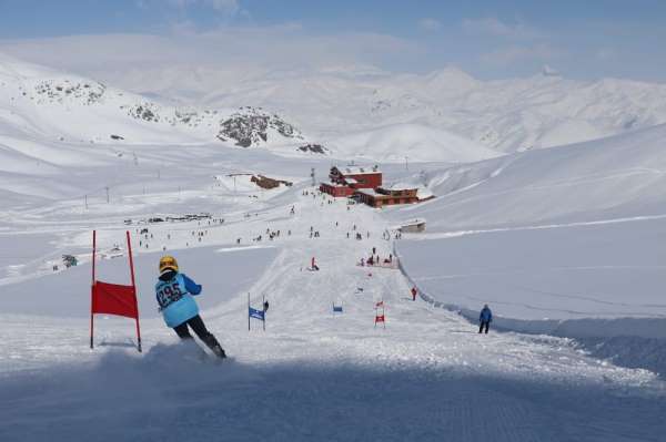 Hakkari'de 'Kayak İl Birinciliği Yarışması' düzenlendi 