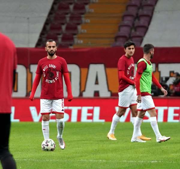 Galatasaraylı ve Antalyasporlu futbolcular Omar'ı unutmadı