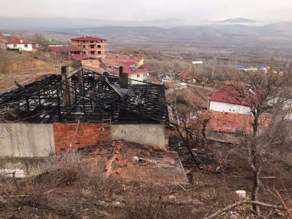 Amasya'da yangında ev kül oldu