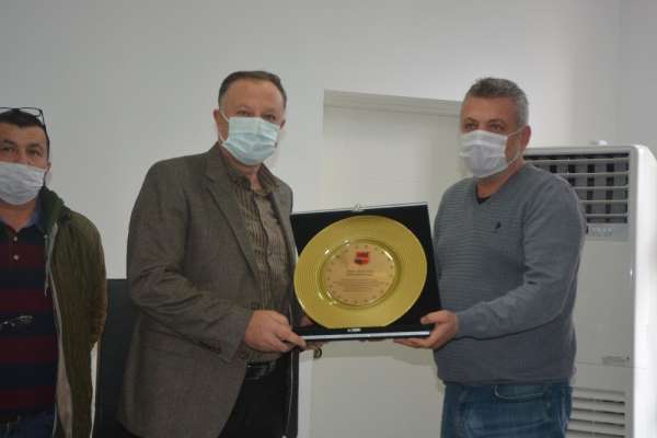 Isparta Emrespor'dan Milletvekili Özel'e teşekkür plaketi 