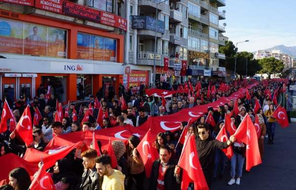 Aydın'da binlerce kişi şehitler için yürüdü