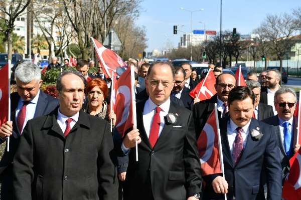 Beylikdüzü Belediye Meclisi üyeleri ve vatandaşlar şehitler için yürüdü 