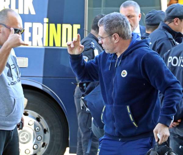 Fenerbahçe'ye Antalya'da taraftar şoku