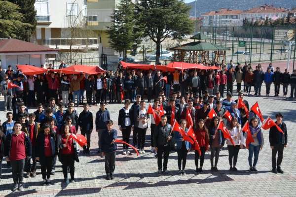 Liseli öğrenciler İdlib şehitleri için yürüdü