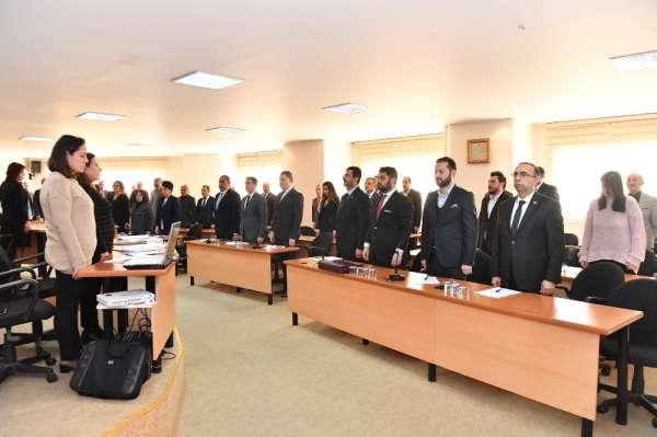 Maltepe Belediye Meclisi'nde şehitler için saygı duruşu