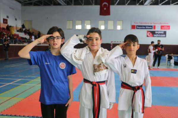 Şampiyonluğu Mehmetçiklere hediye etti