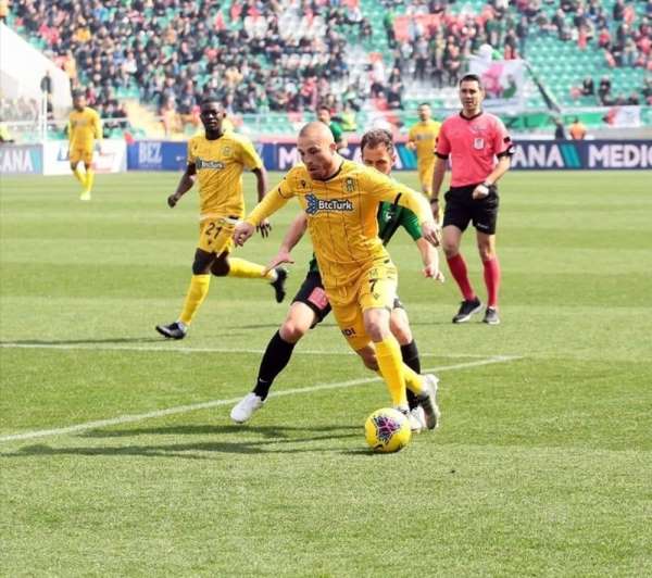 Yeni Malatyaspor'da Gökhan Töre ve Mustafa Akbaş kadro dışı bırakıldı 