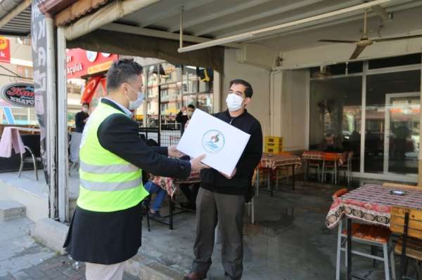 Pamukkale Belediyesi 600 kıraathaneye destek paketi dağıttı 