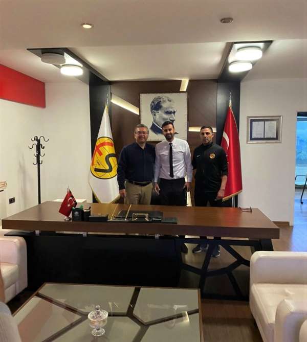 Eskişehirspor'da genç kaleci Ebrar'ın sözleşmesi uzatıldı