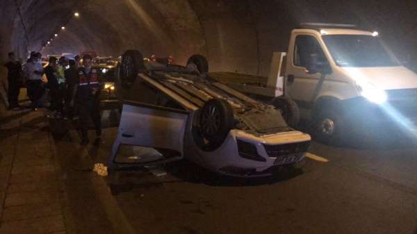 Rize'de zincirleme trafik kazası: 1'i polis 6 yaralı 