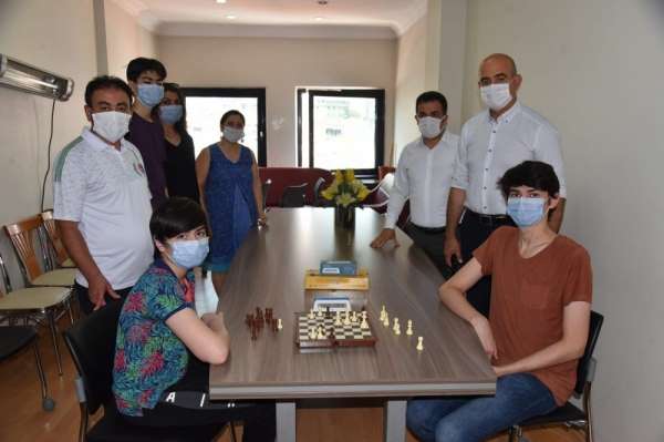 İzmit Beleyesi Online Satranç Turnuvası'nın kazananları belli oldu 