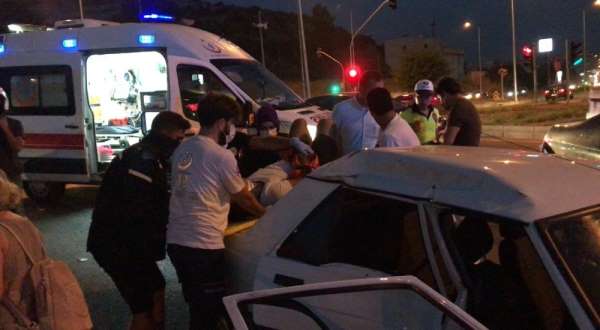 Kuşadası'nda trafik kazası 1''i çocuk 4 yaralı