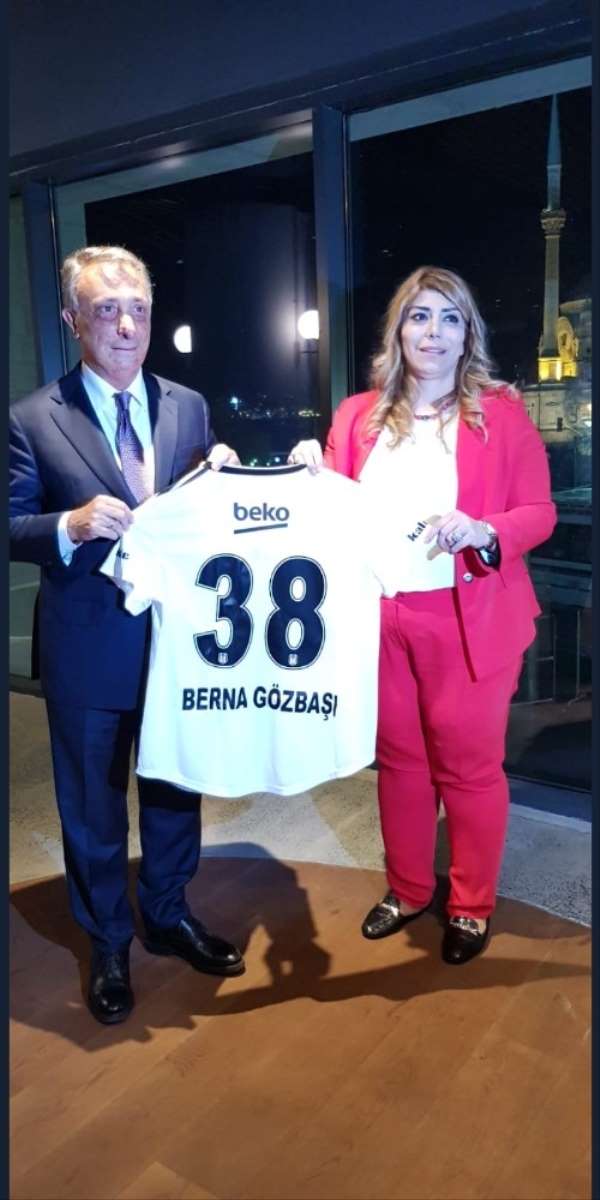 Çebi'den Berna Gözbaşı'na forma hediyesi