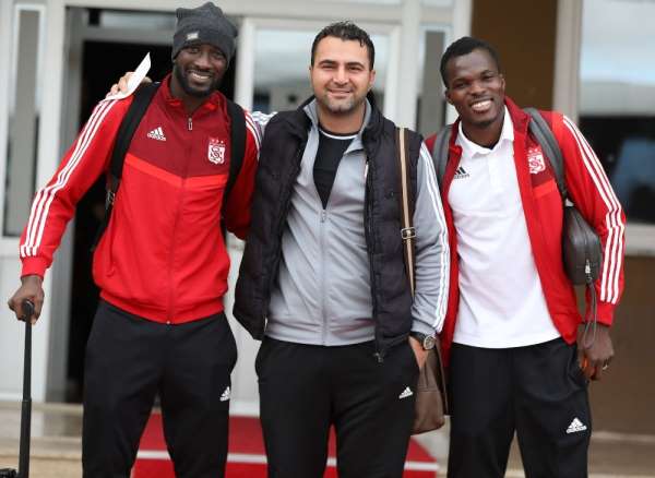 Lider Sivasspor, kupa maçı için İstanbul'a gitti 