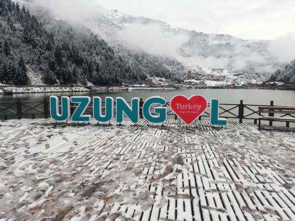 Uzungöl beyaza büründü 