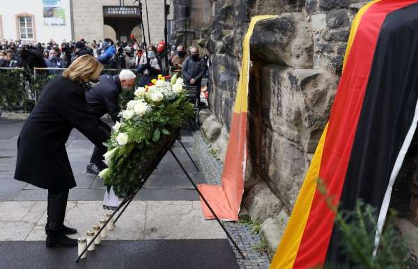 Almanya'daki araç saldırısında hayatını kaybedenler için anma töreni 