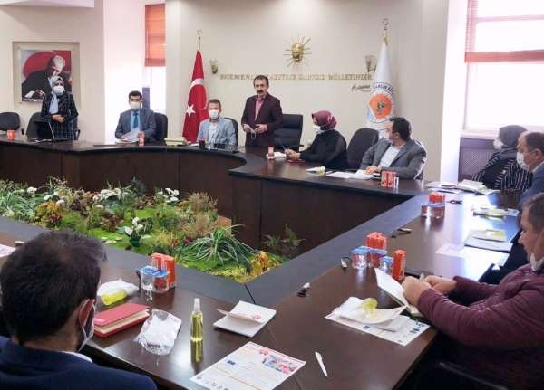 Göçmenlerin işgücü ve eğitim durumları masaya yatırıldı