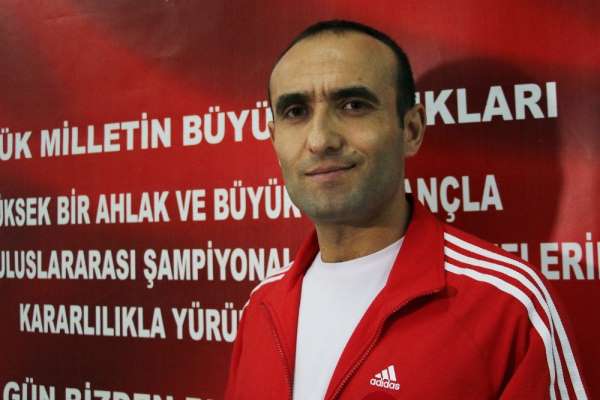 (Özel Haber) Antrenör Altınyurt: '61 kilo sıkletinde yeni bir Naim Süleymanoğlu
